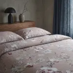  GREEN BLACK Bloomy Çiçek Senfonisi Çift Kişilik %100 Ege Pamuğu Nevresim Takımı - Çarşaflı - 4 Yastıklı pudra 